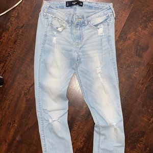 womens crop hollister jeans- light wash